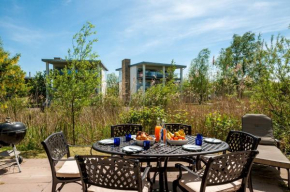 Lakeside property with access into Spa on a nature reserve Bee Cottage HM75